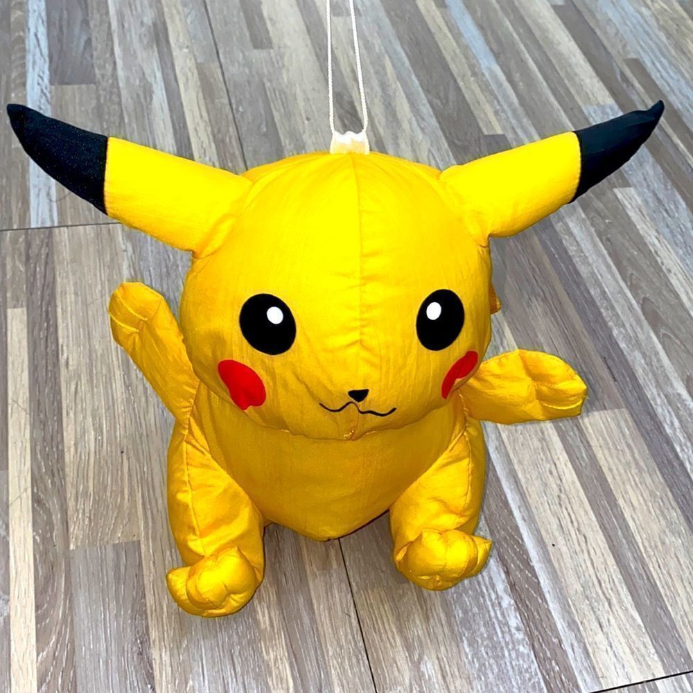 Vintage Pokémon Nintendo Pikachu gotta catch’em all plush figure display car